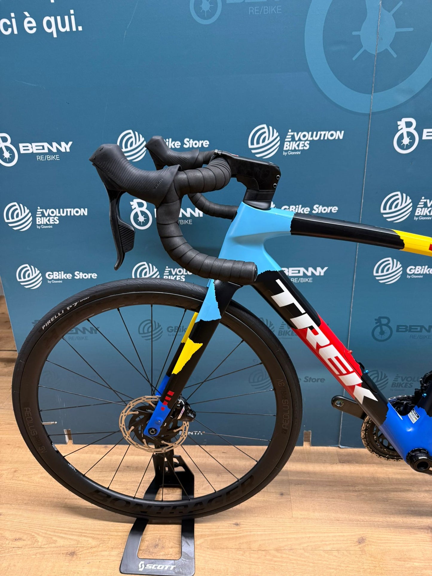 Trek Domane SLR 7 AXS Team Replica Size 54 - Used