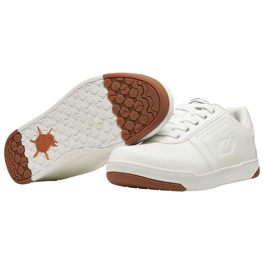 O'Neal cubrió los zapatos planos v.25