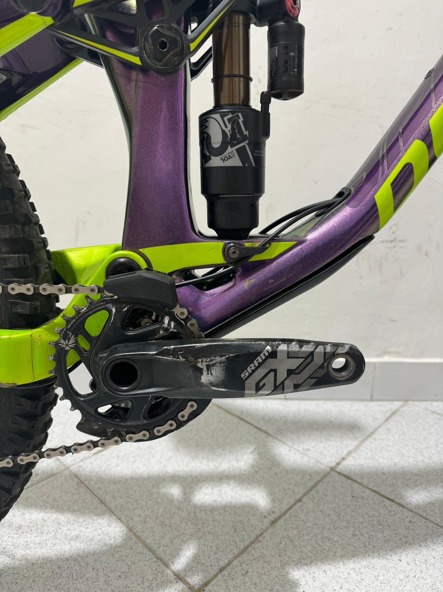 Devinci Split Pivot Cut L - Används