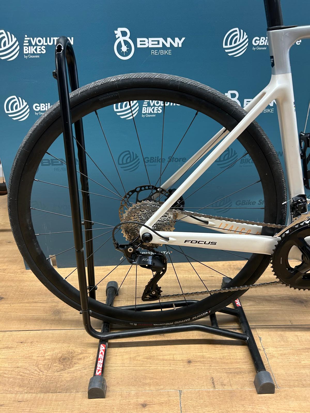 Focus Izalco Max 8.7 Tamaño M - Usado