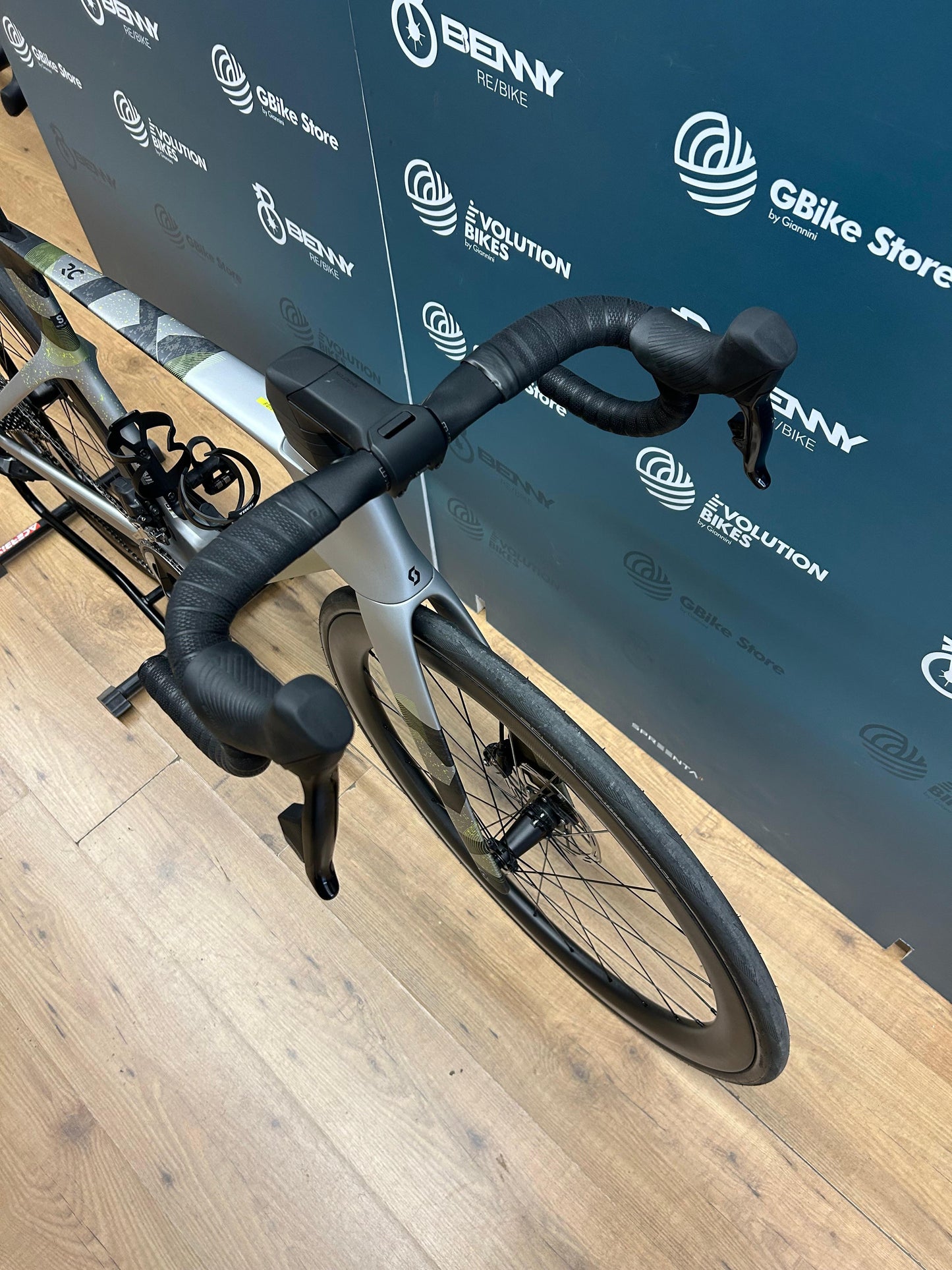 Scott FOLIP RC 30 AXS (kółka aktualizacyjna) S - Używany