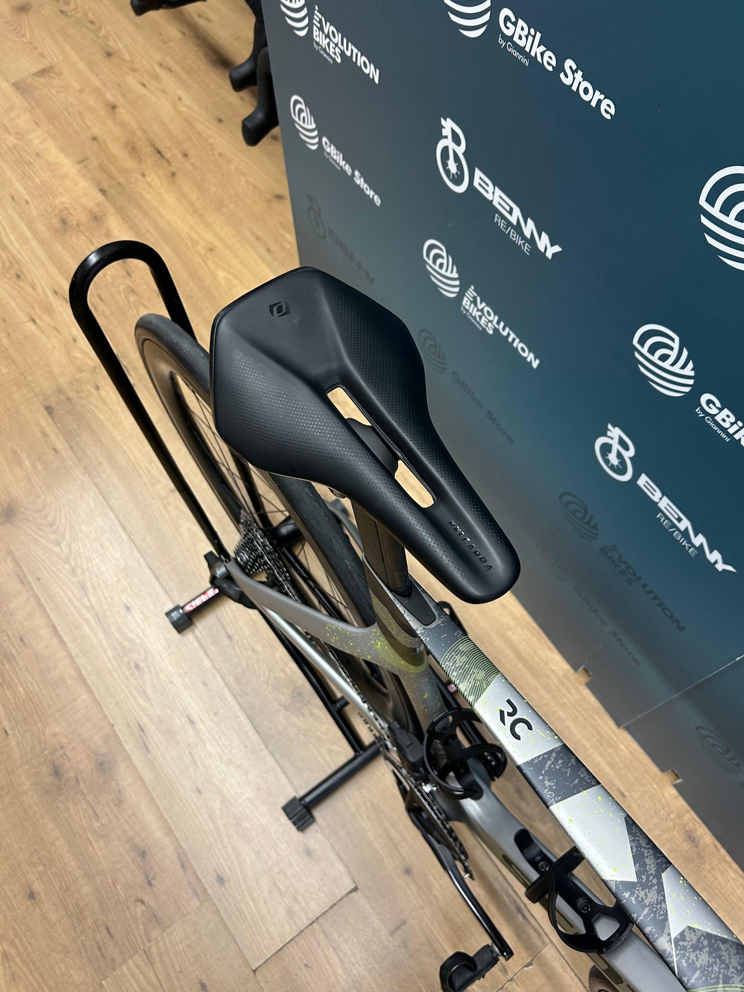 Scott FOLIP RC 30 AXS (kółka aktualizacyjna) S - Używany