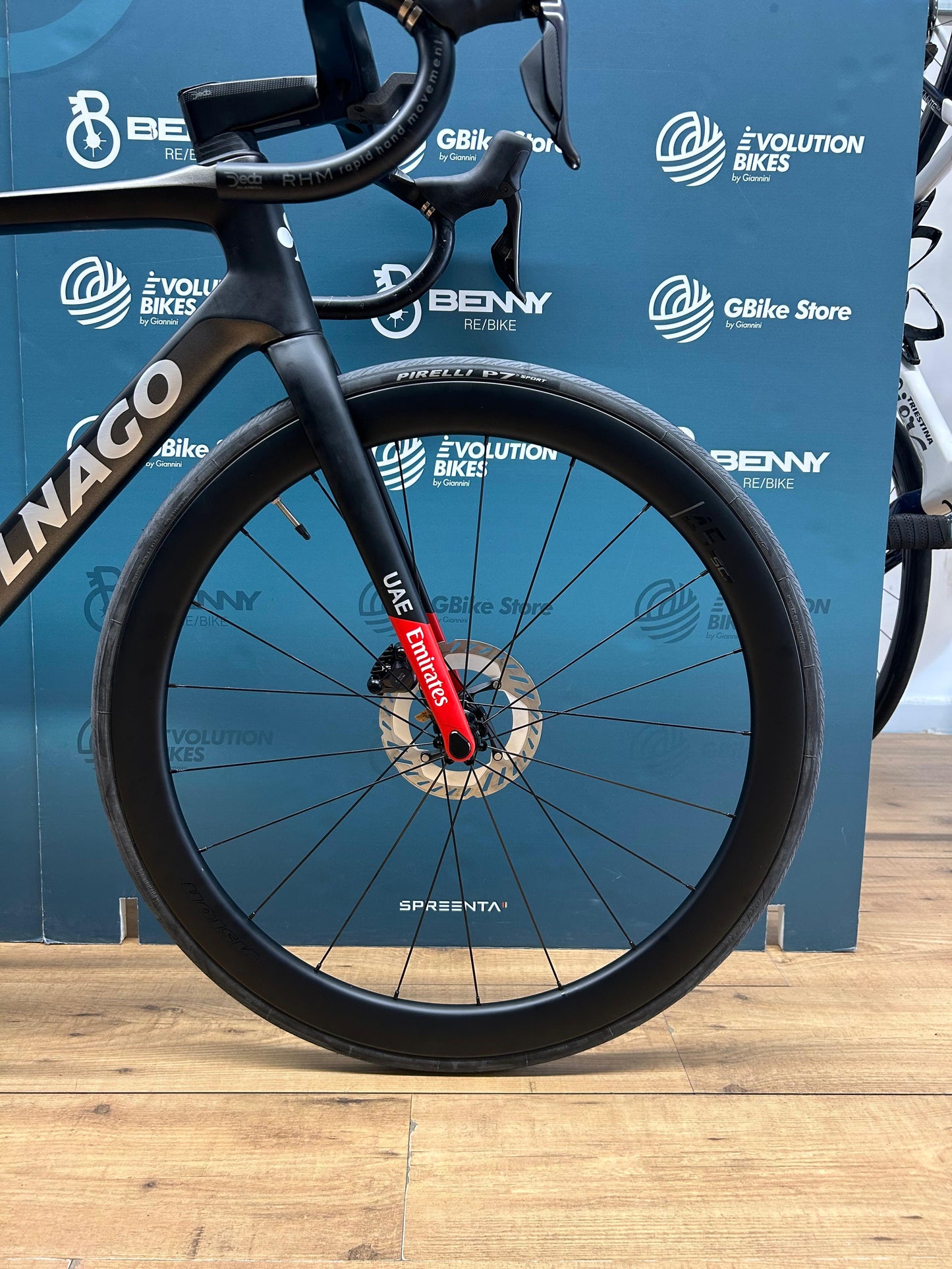 Colnago V4RS UAE EMIRATES Taille 510 - Test de démonstration