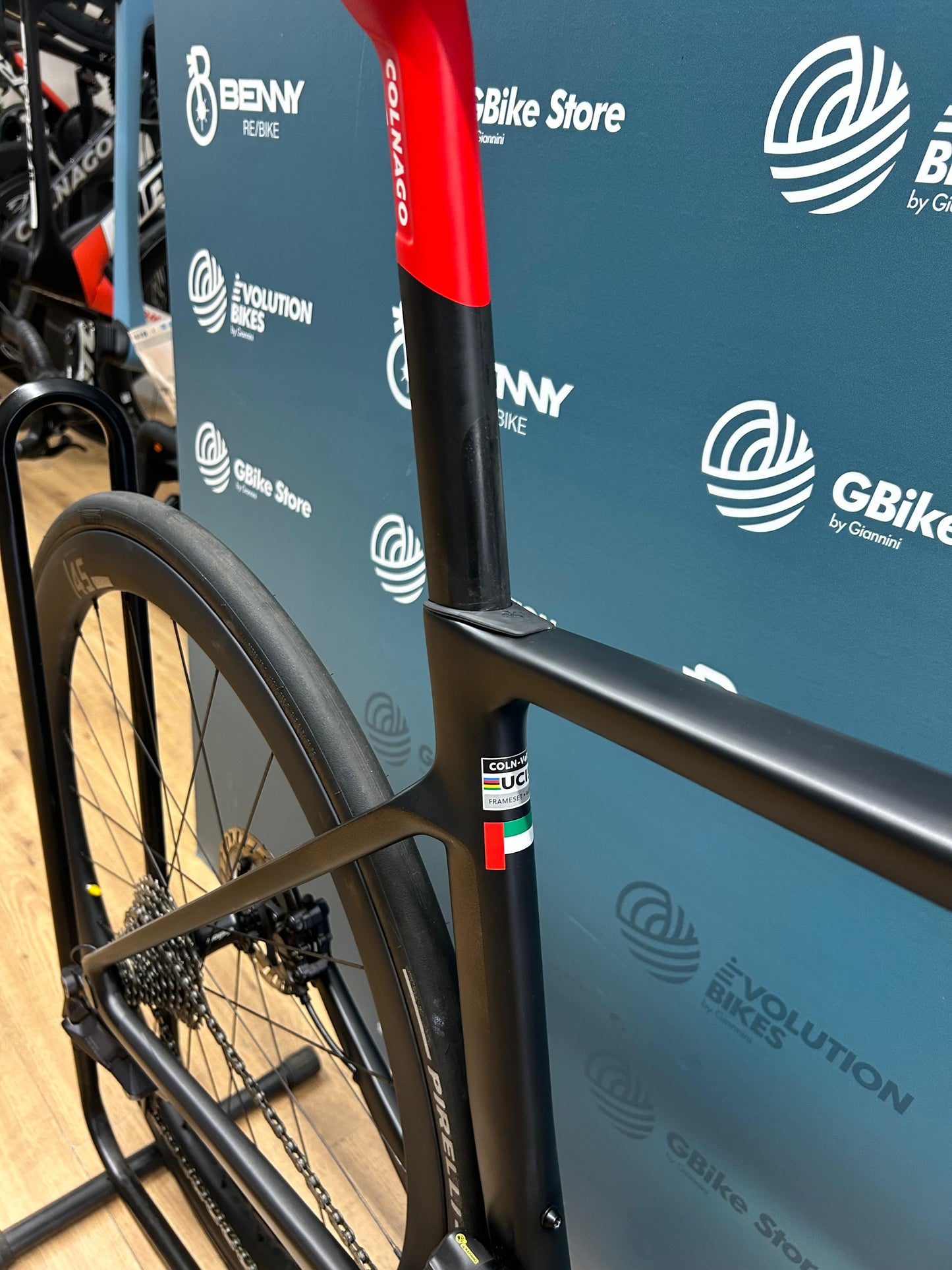 Colnago V4RS EAU Emirates Tamaño 485 - Usado