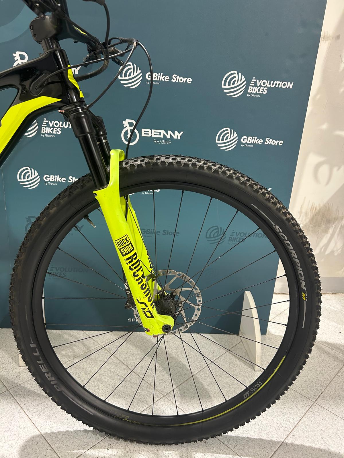 Scott Scale Tamaño de la Copa del Mundo RC 900 M - Usado