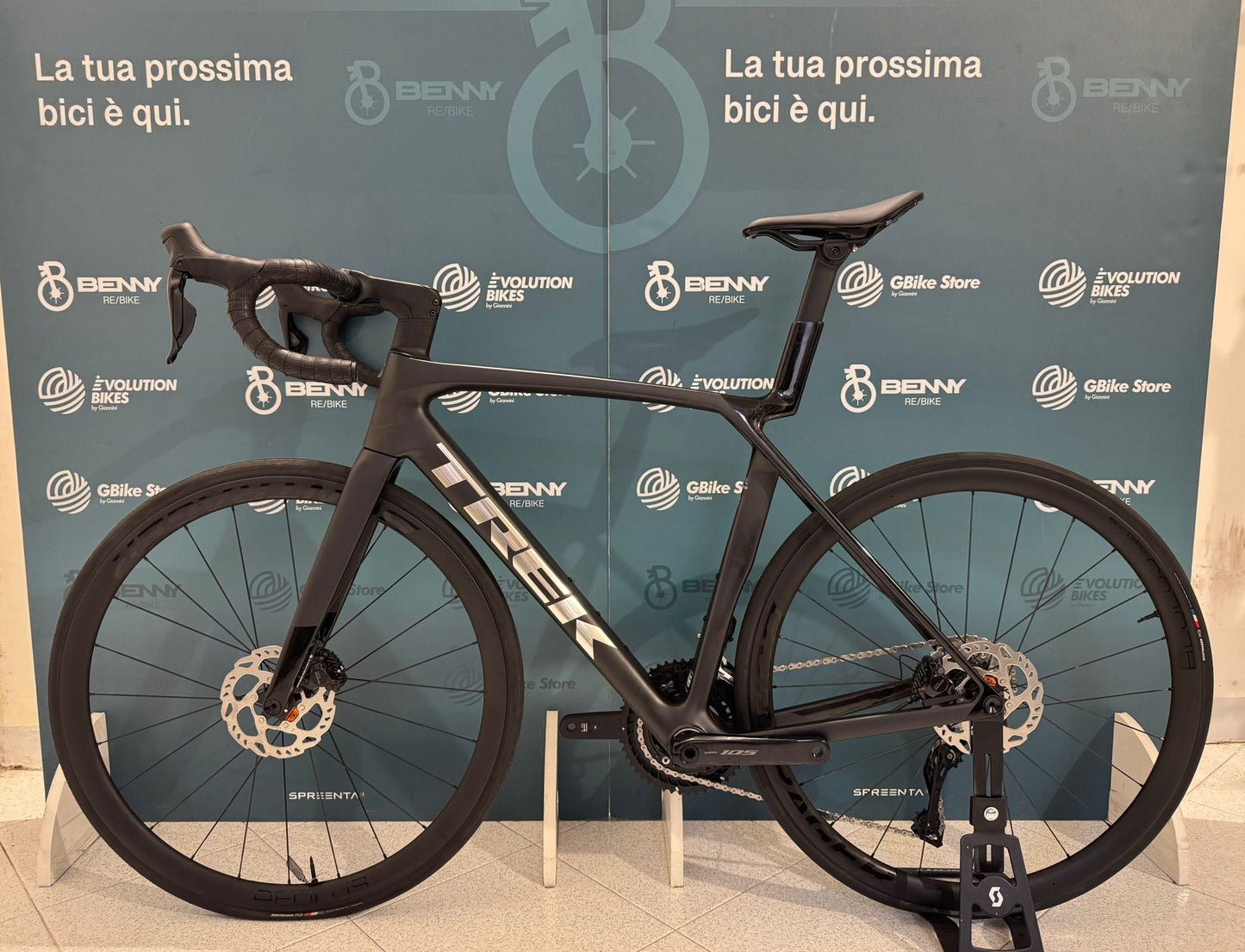 Trek Madone SL 6 8 stycznia 2025 r. Rozmiar ML – wersja demonstracyjna