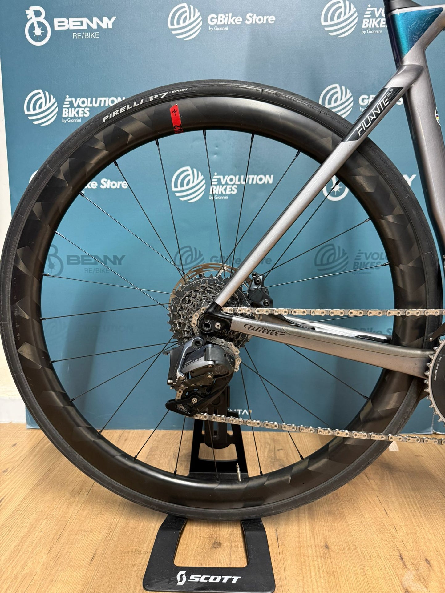 Wilier Tamaño aerodinámico SLR AXS L - Usado