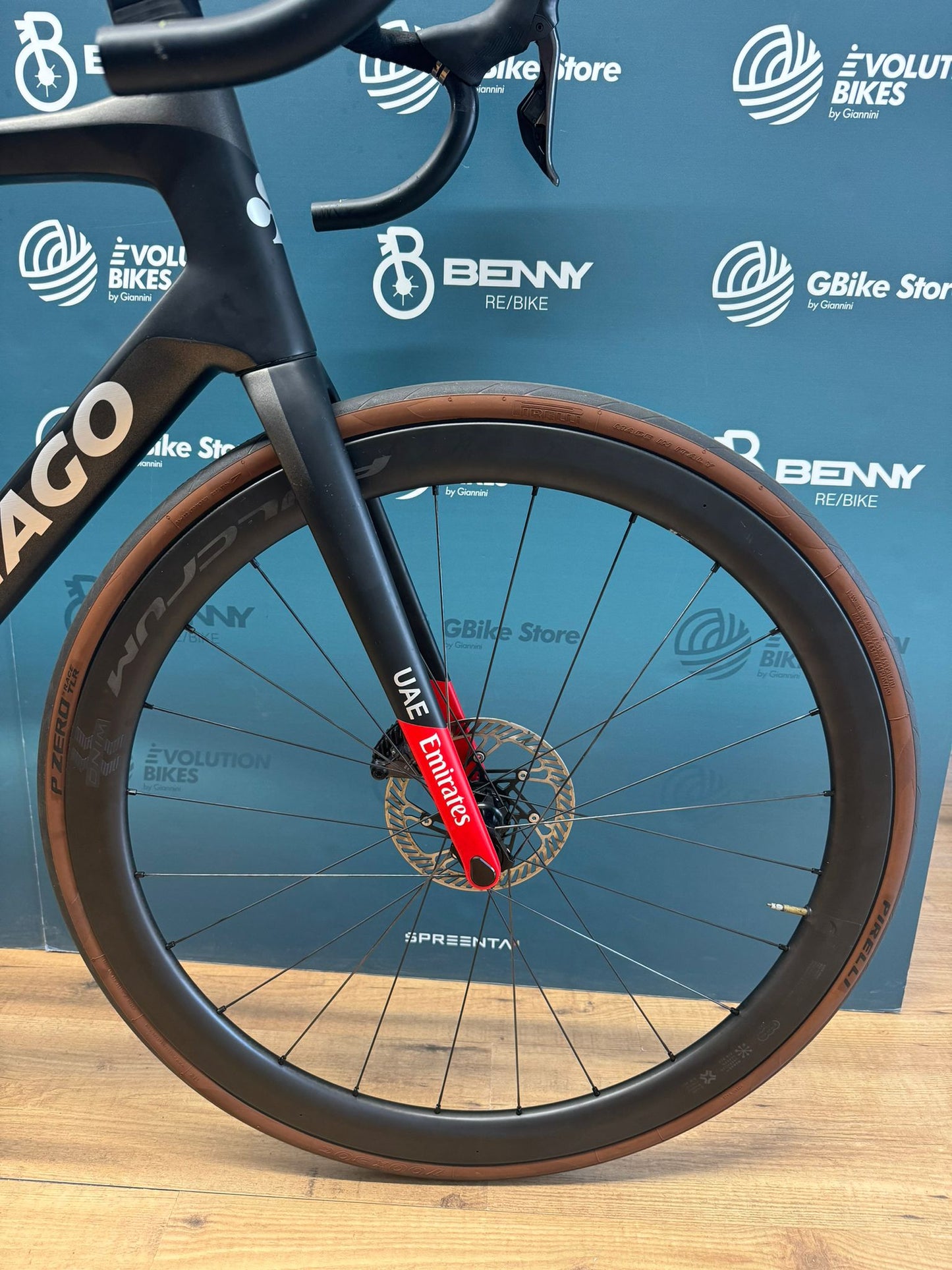 Colnago V4RS VAE Emirates Größe 530 - verwendet